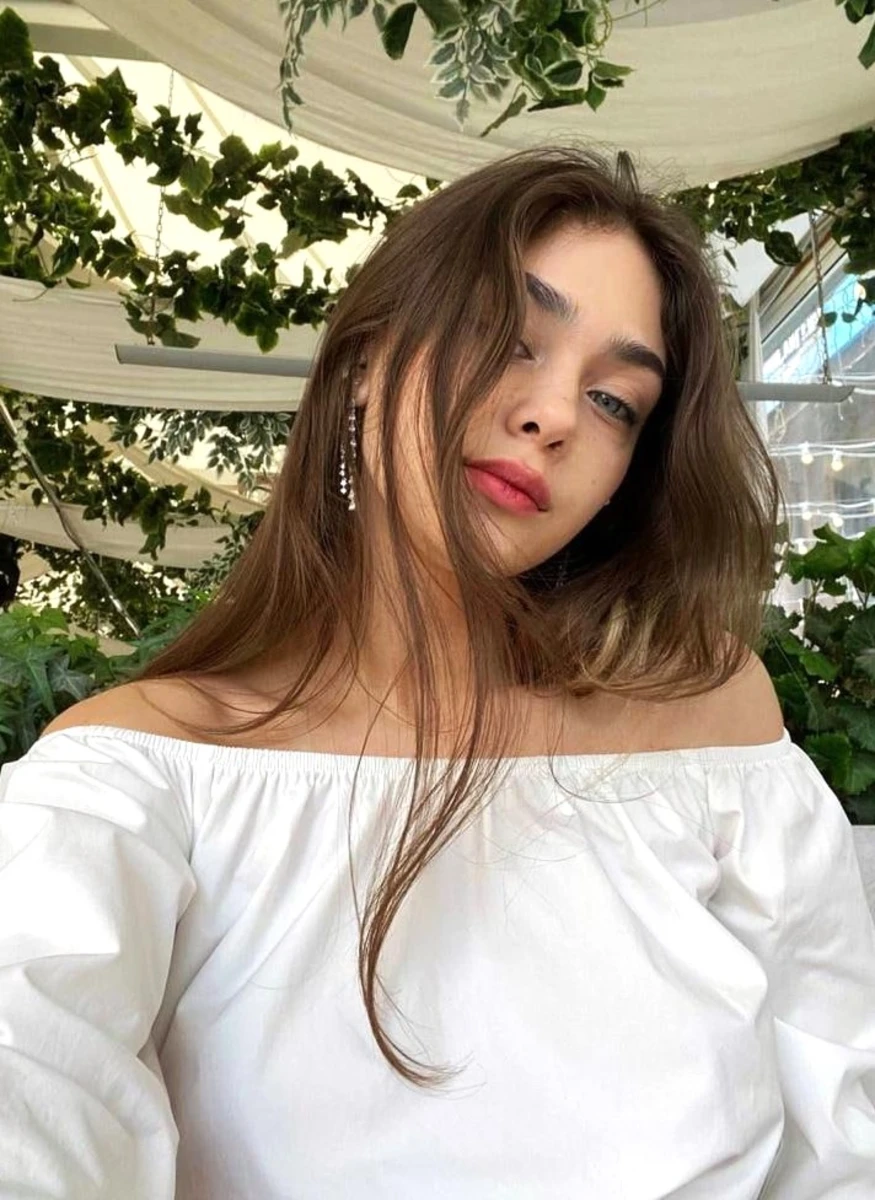 Yana escort in Milan