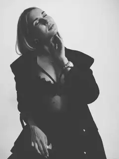 Yana escort in Rome