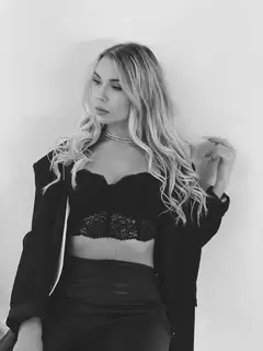 Yana escort in Rome