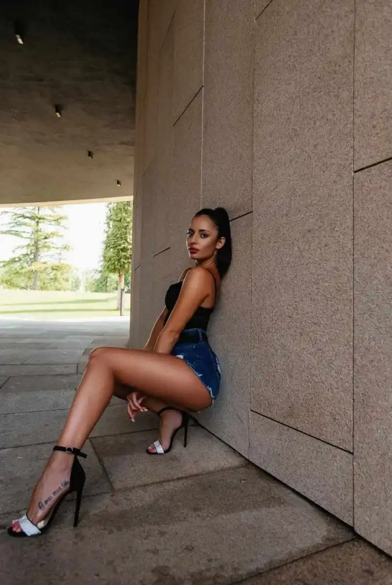 Zarina escort in Rome