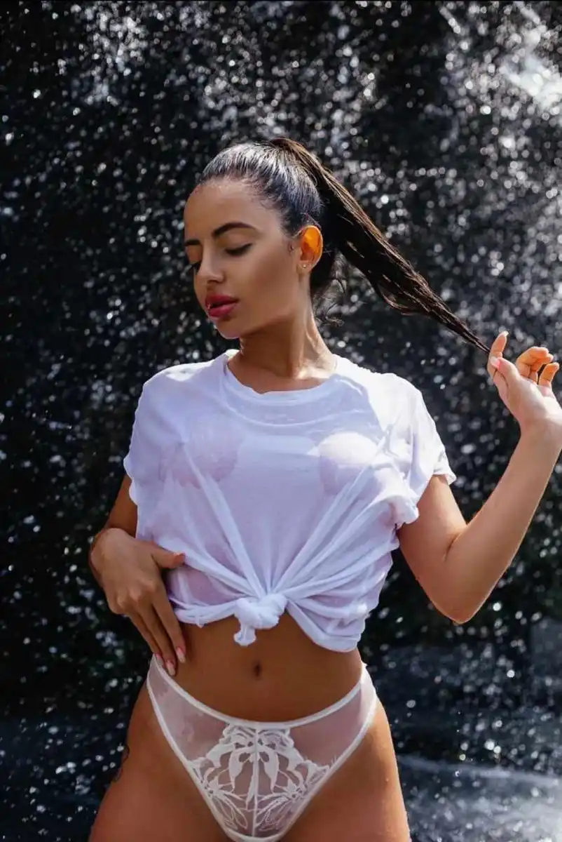 Zarina escort in Rome