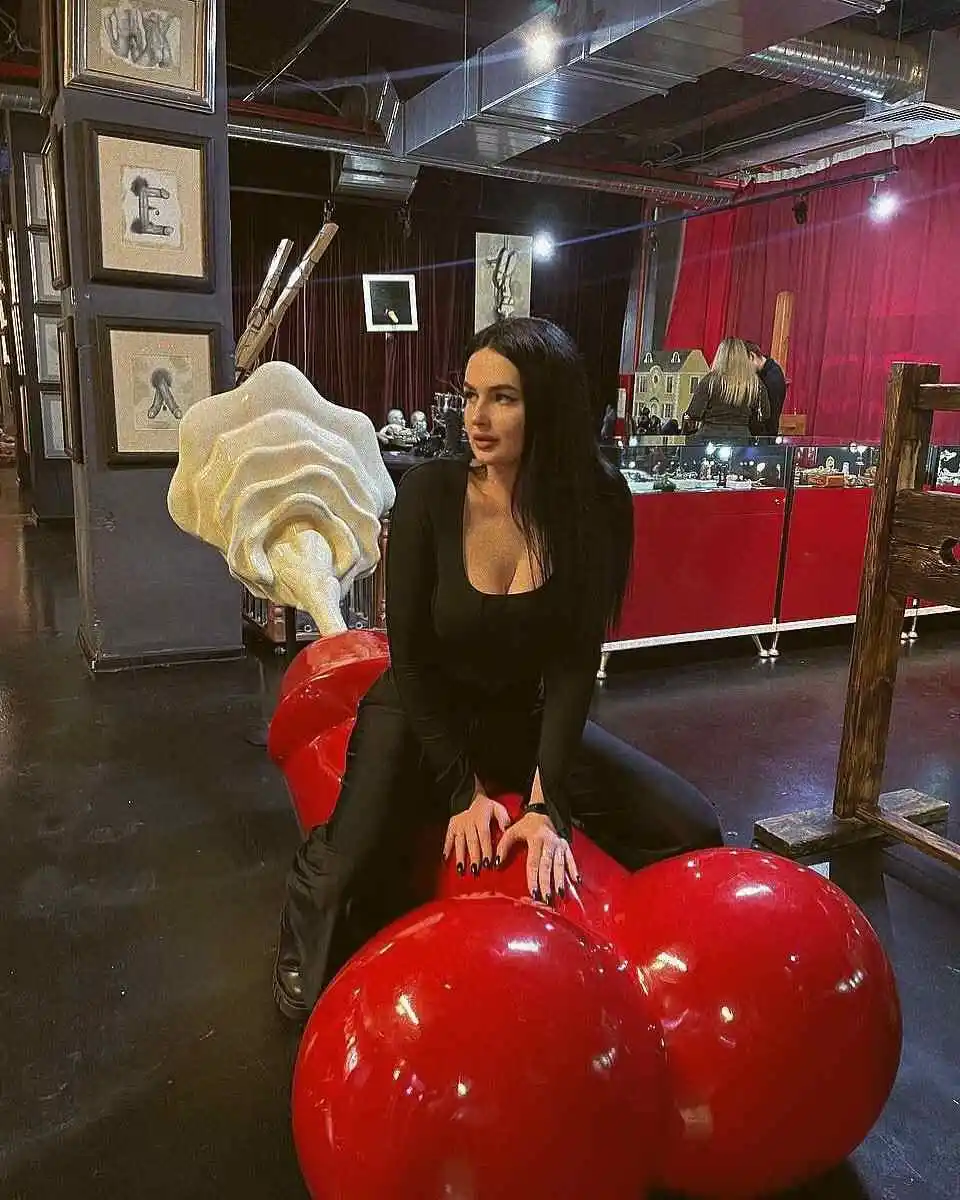 Zarina escort in Rome