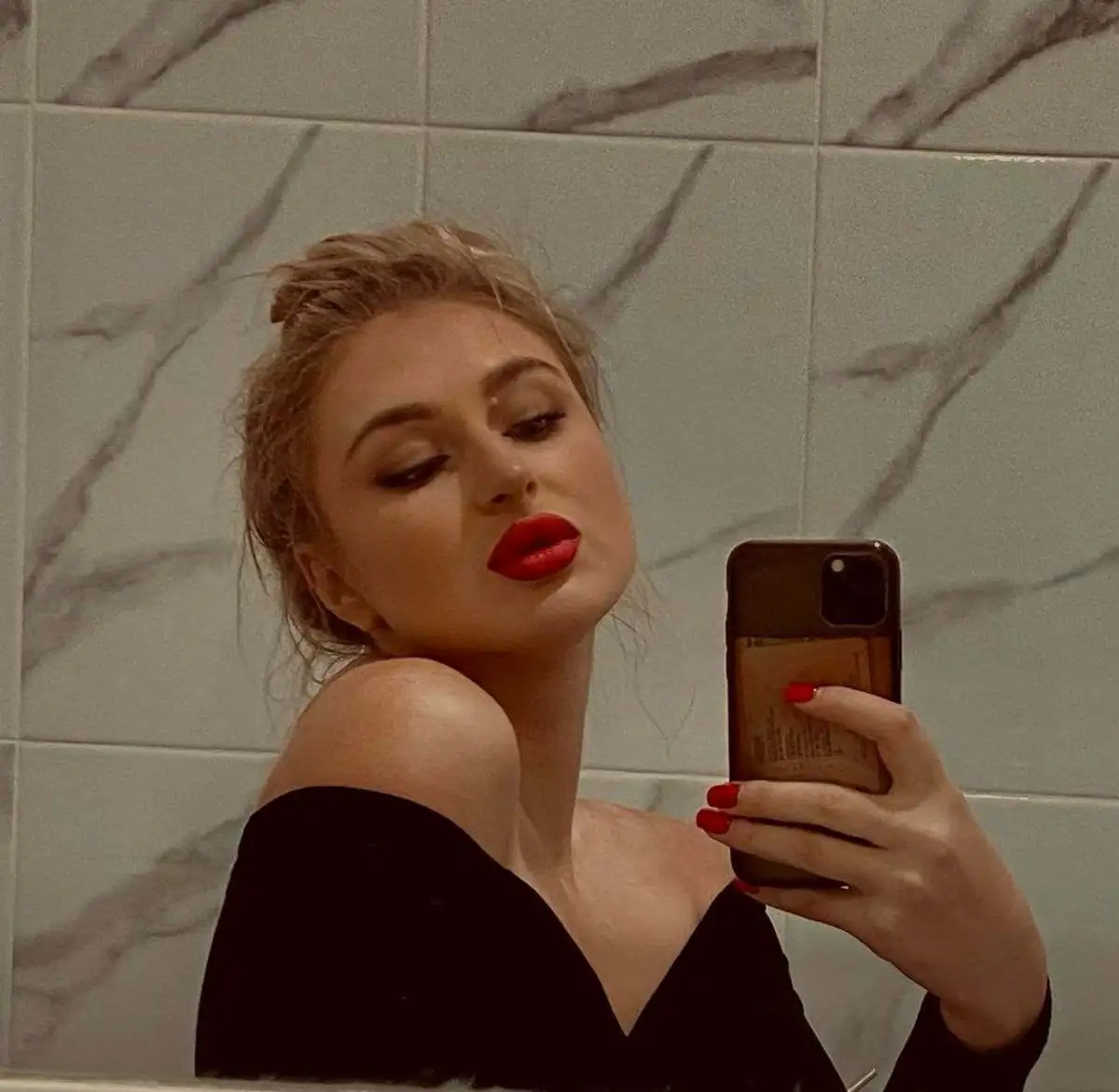 Zhenya escort in Rome