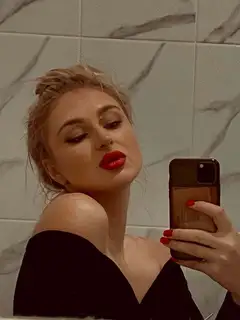 Zhenya escort in Rome