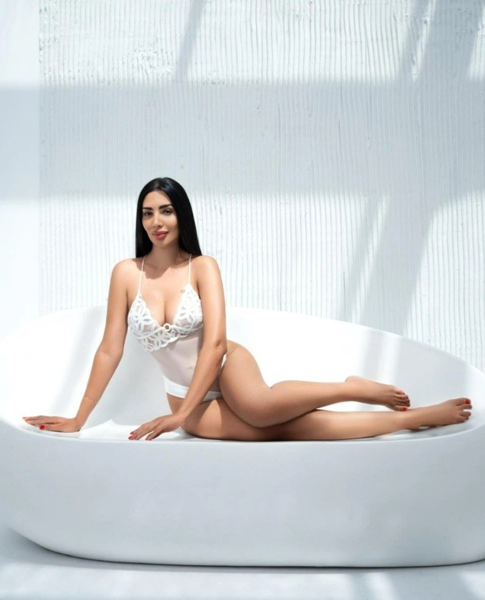 Zuleyha escort in Milan